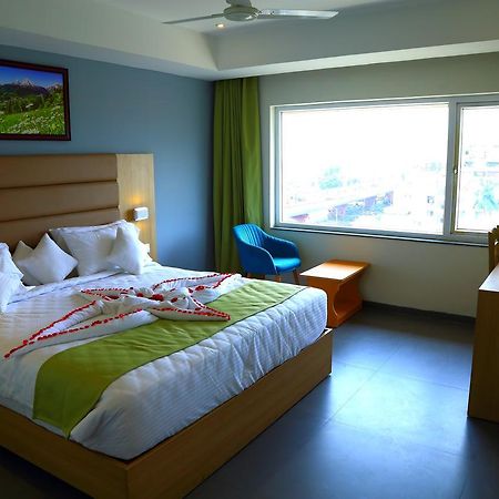 Abhayaa Hotel Visakhapatnam Zewnętrze zdjęcie